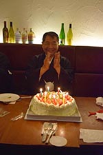 籏谷先生の誕生日パーティ[Hataya sensei’s birthday party.]